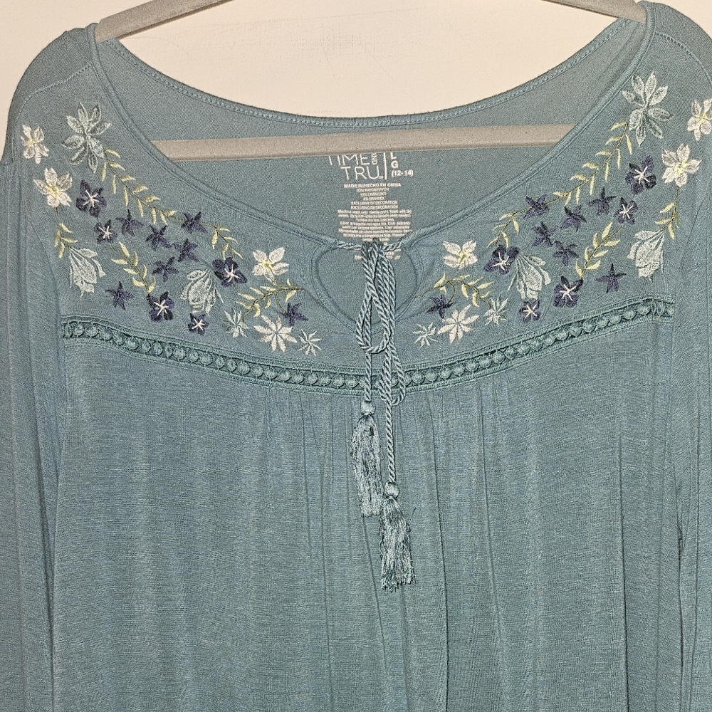 Time & Tru Knit Embroidered Peasant Top Sz L - Picture 5 of 5
